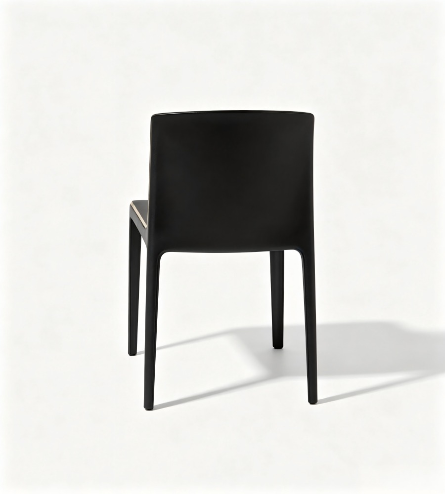 極簡金屬色鑲邊休閒椅 Minimalist Metallic-Trimmed Lounge Chair