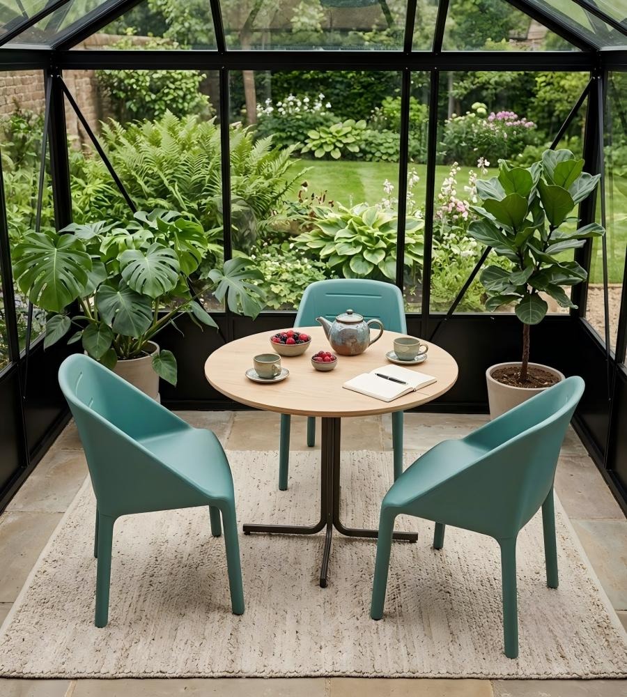 雅致橫紋設計椅 Elegant Horizontal-Stripe Lounge Chair